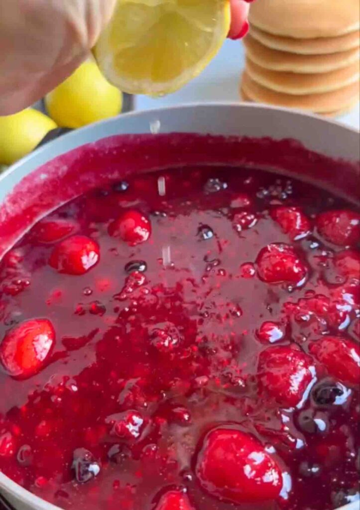 Preparation steps for how to make berry sauce