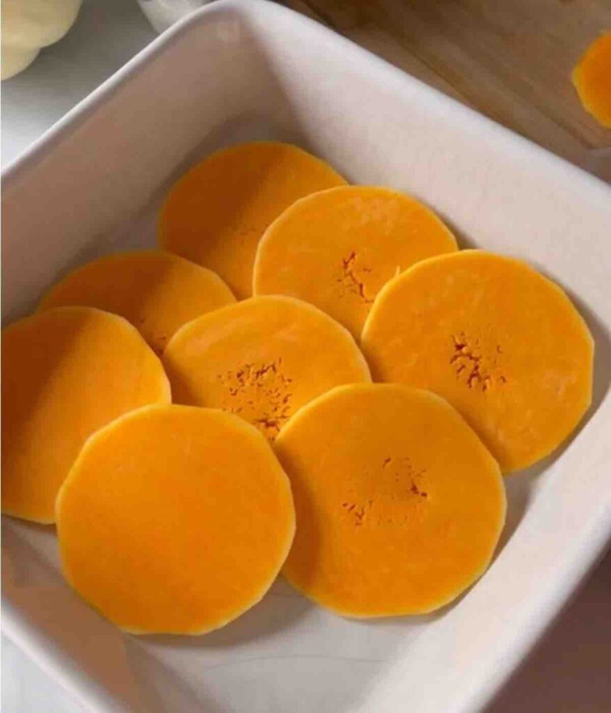 Process shots on How to prepare the pumpkin puree