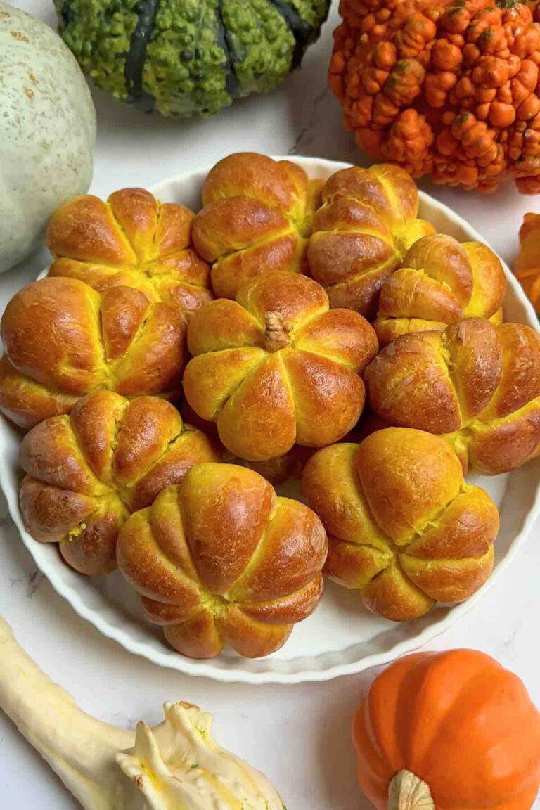 how to make pumpkin-shaped halloween bread