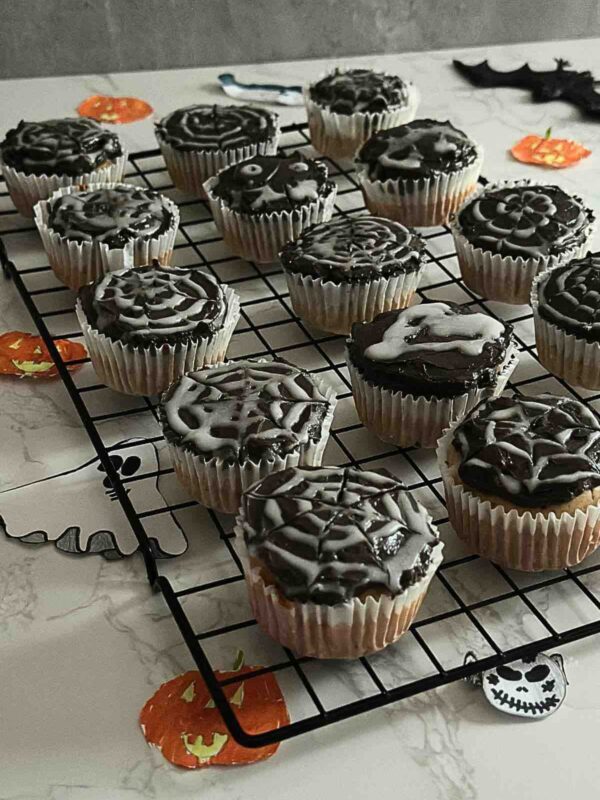 Spider Web Cupcakes – Perfect for Halloween Parties