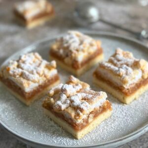 4 squares of Apple Crumble Bars on a plate