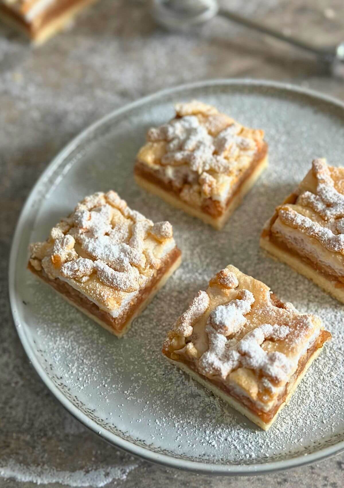 Apple Crumble Bars - more apples than crumble